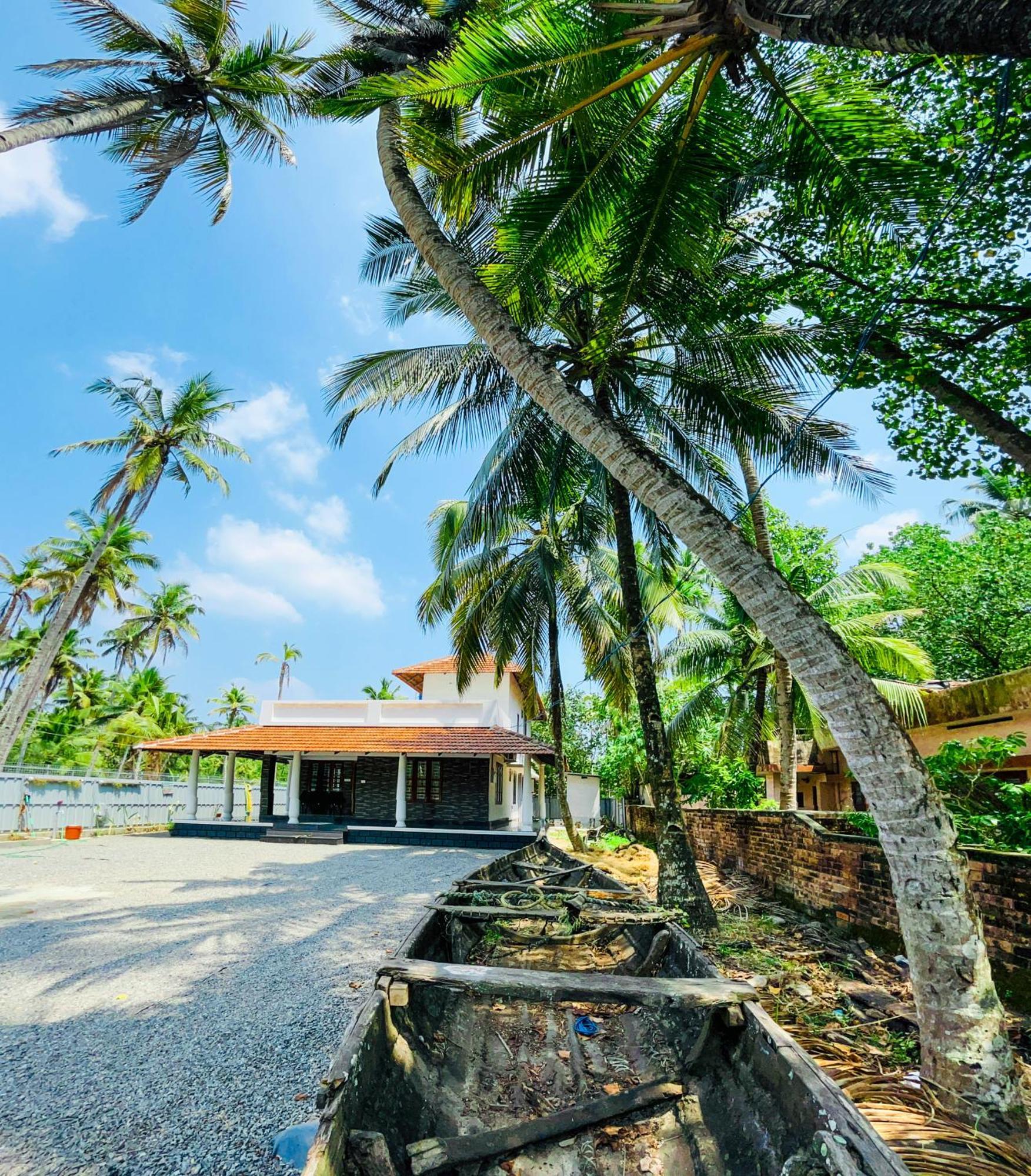 Riverrootsstays Mundrothuruth Exterior photo